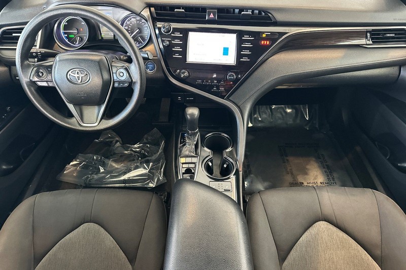 Toyota Camry Hybrid Vehicle Full-screen Gallery Image 13