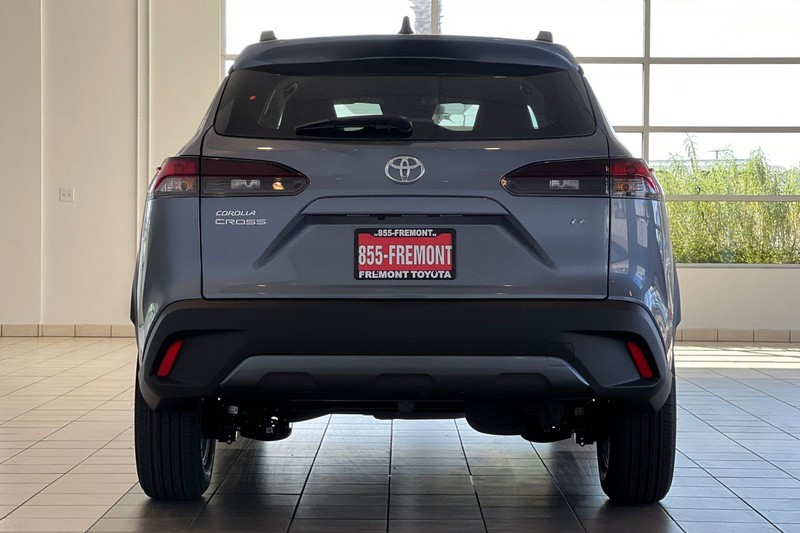 Toyota Corolla Cross Vehicle Full-screen Gallery Image 06