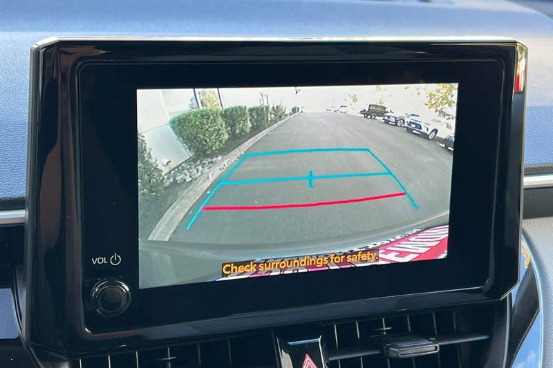 Toyota Corolla Cross Vehicle Full-screen Gallery Image 17