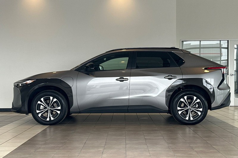 Toyota bZ4X Vehicle Full-screen Gallery Image 07