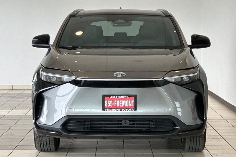 Toyota bZ4X Vehicle Full-screen Gallery Image 09