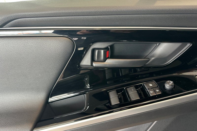 Toyota bZ4X Vehicle Full-screen Gallery Image 11