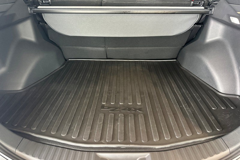 Toyota bZ4X Vehicle Full-screen Gallery Image 15