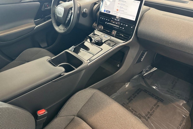 Toyota bZ4X Vehicle Full-screen Gallery Image 16