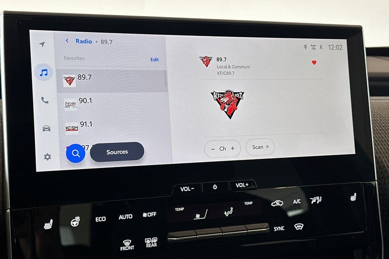 Toyota bZ4X Vehicle Full-screen Gallery Image 18