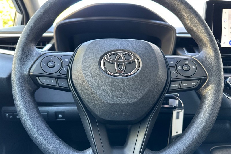 Toyota Corolla Hybrid Vehicle Full-screen Gallery Image 19