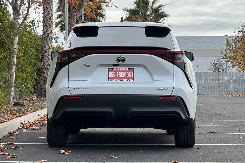 Toyota bZ Vehicle Full-screen Gallery Image 06