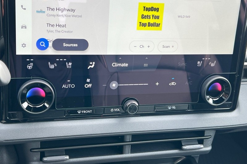 Toyota bZ Vehicle Full-screen Gallery Image 18