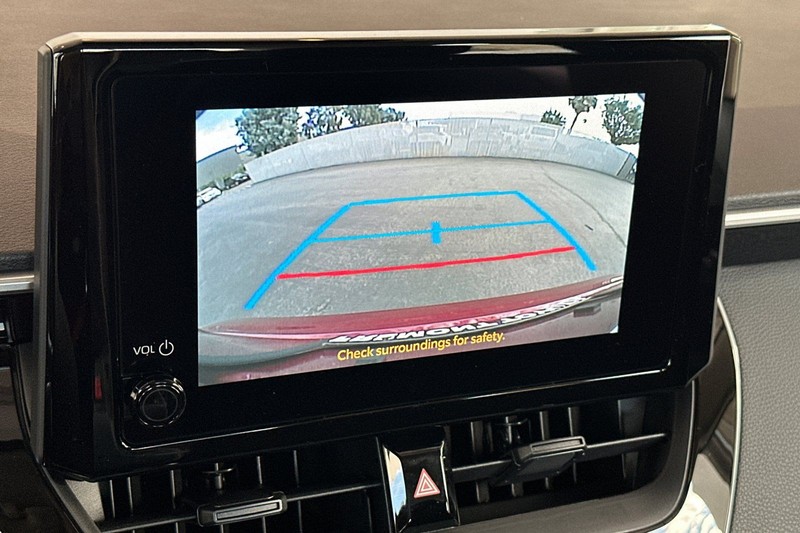 Toyota Corolla Vehicle Full-screen Gallery Image 16