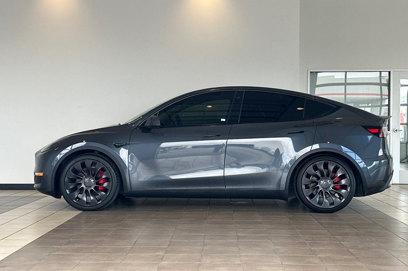 Tesla Model Y Vehicle Full-screen Gallery Image 07