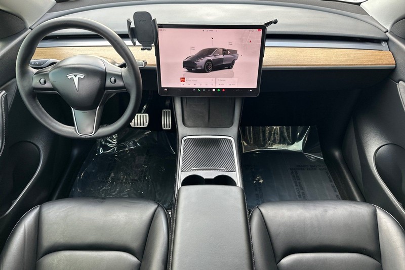 Tesla Model Y Vehicle Full-screen Gallery Image 13