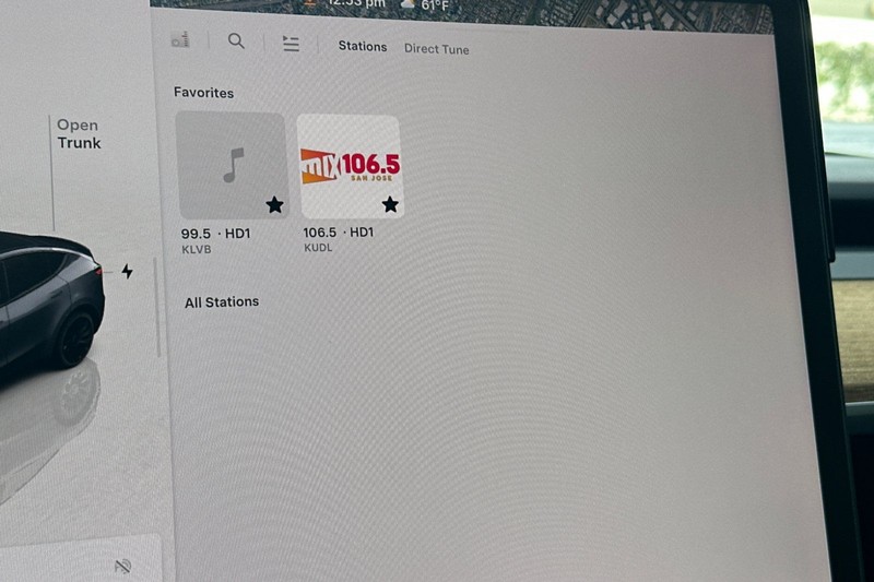 Tesla Model Y Vehicle Full-screen Gallery Image 18