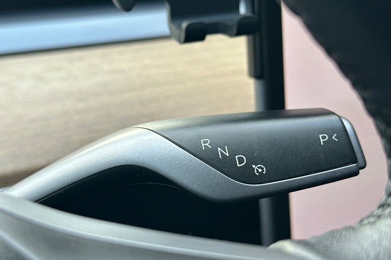 Tesla Model Y Vehicle Full-screen Gallery Image 22