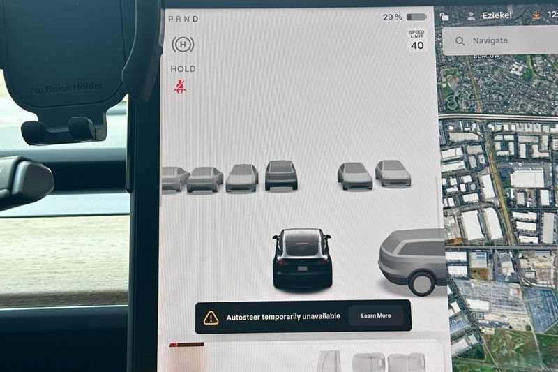 Tesla Model Y Vehicle Full-screen Gallery Image 24