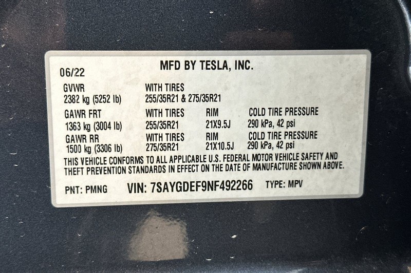 Tesla Model Y Vehicle Full-screen Gallery Image 29