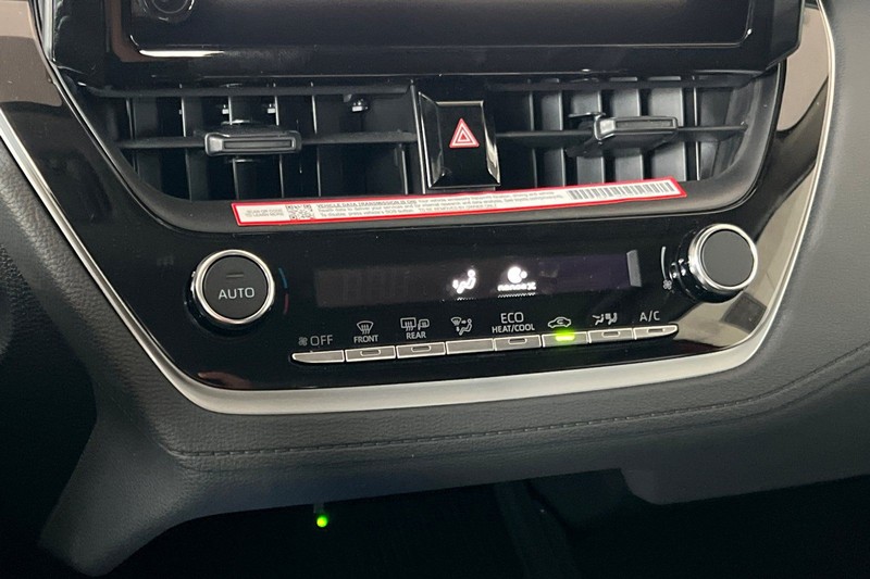 Toyota Corolla Cross Vehicle Full-screen Gallery Image 17