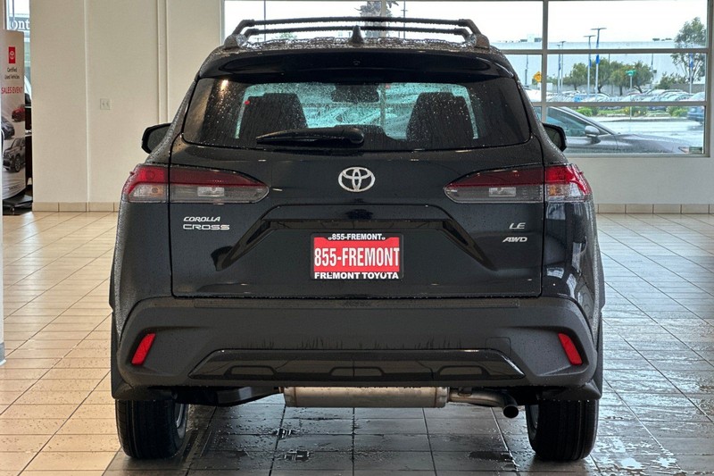 Toyota Corolla Cross Vehicle Full-screen Gallery Image 06