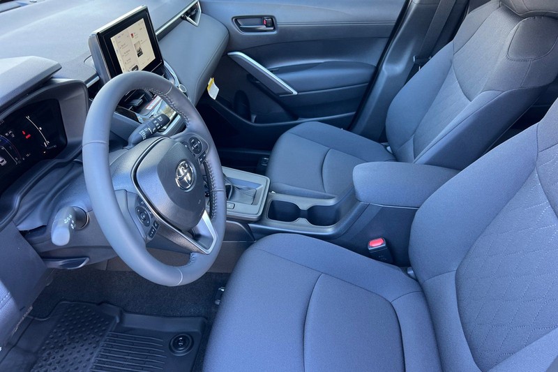 Toyota Corolla Cross Vehicle Full-screen Gallery Image 08