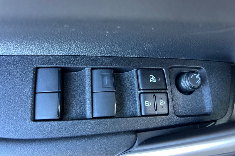 Toyota Corolla Cross Vehicle Full-screen Gallery Image 09