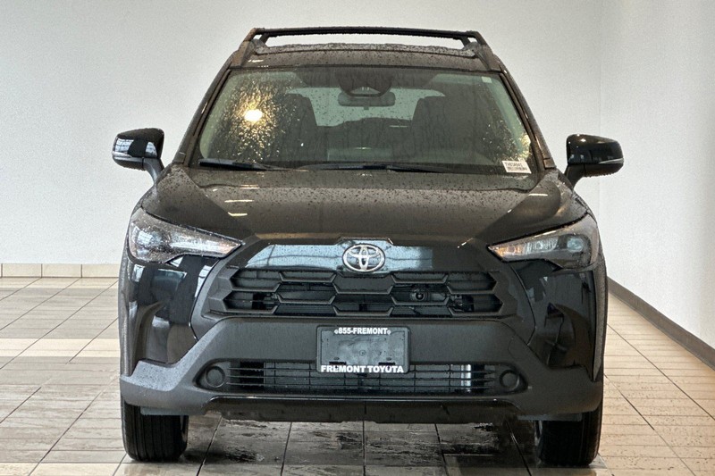 Toyota Corolla Cross Vehicle Full-screen Gallery Image 03