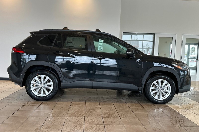 Toyota Corolla Cross Vehicle Full-screen Gallery Image 04