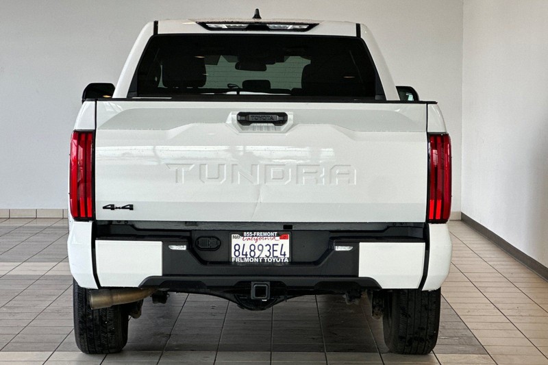 Toyota Tundra 4WD Vehicle Full-screen Gallery Image 05