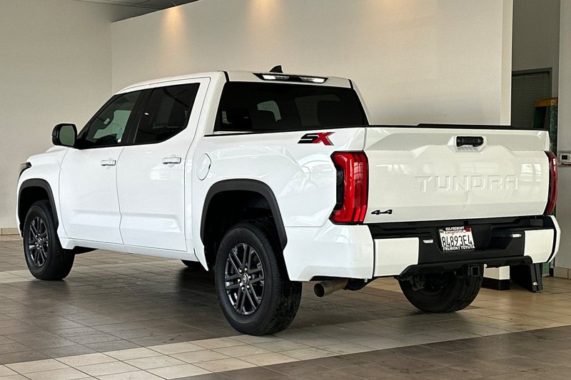 Toyota Tundra 4WD Vehicle Full-screen Gallery Image 06