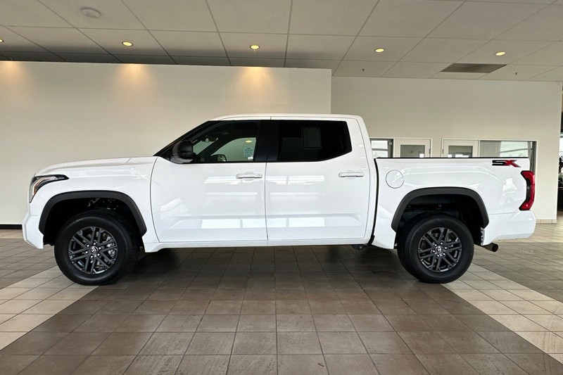 Toyota Tundra 4WD Vehicle Full-screen Gallery Image 07