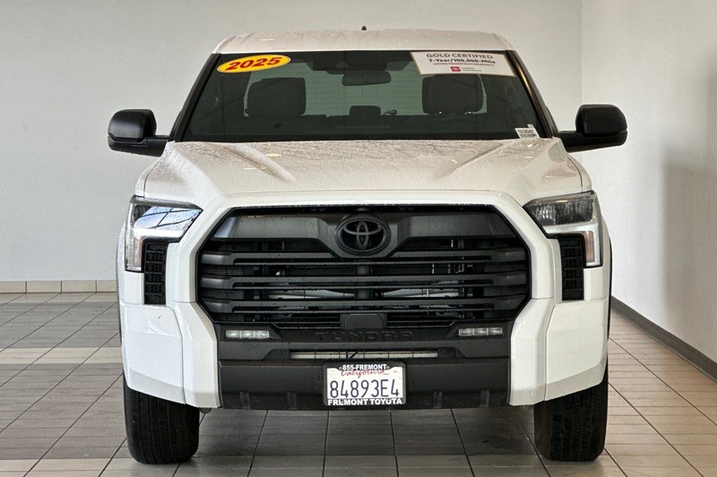 Toyota Tundra 4WD Vehicle Full-screen Gallery Image 09