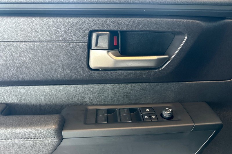 Toyota Tundra 4WD Vehicle Full-screen Gallery Image 11