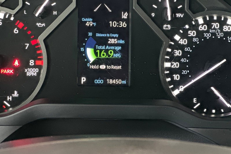 Toyota Tundra 4WD Vehicle Full-screen Gallery Image 24