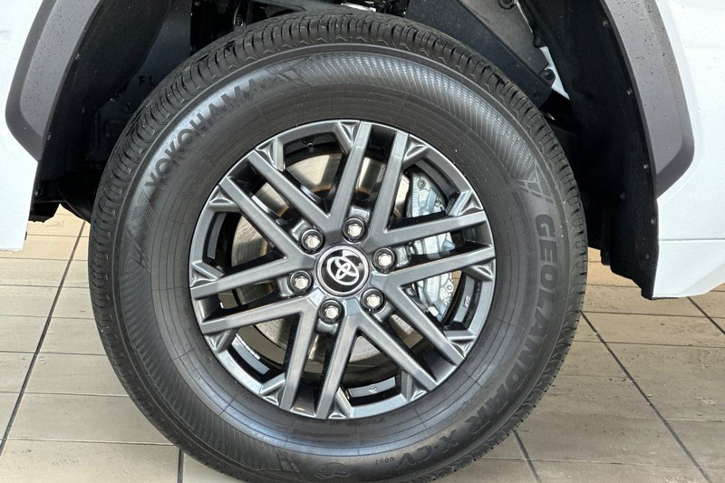 Toyota Tundra 4WD Vehicle Full-screen Gallery Image 25