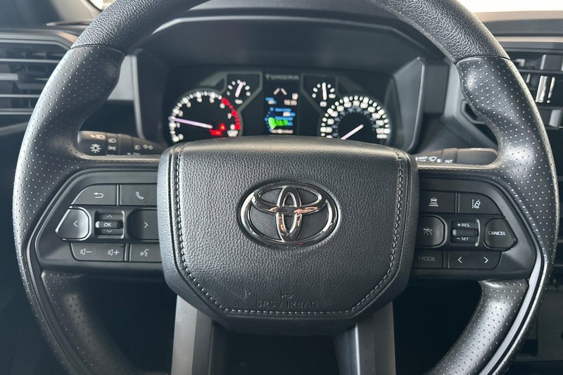 Toyota Tundra 4WD Vehicle Full-screen Gallery Image 27