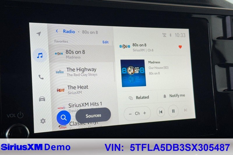Toyota Tundra 4WD Vehicle Full-screen Gallery Image 28