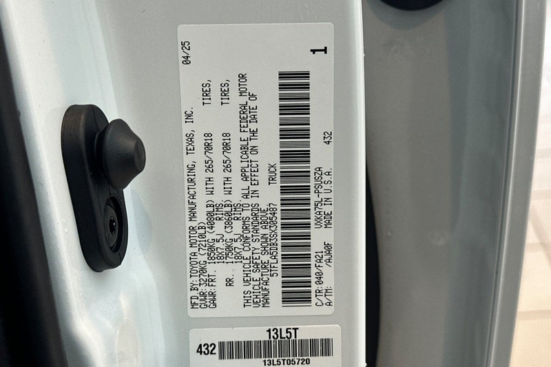 Toyota Tundra 4WD Vehicle Full-screen Gallery Image 29