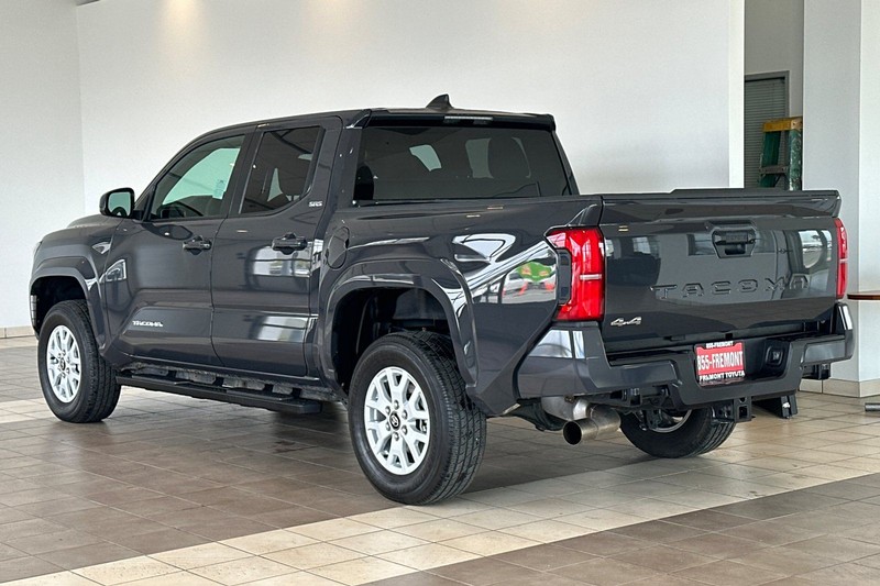 Toyota Tacoma 4WD Vehicle Full-screen Gallery Image 06