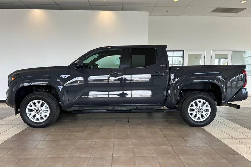 Toyota Tacoma 4WD Vehicle Full-screen Gallery Image 07