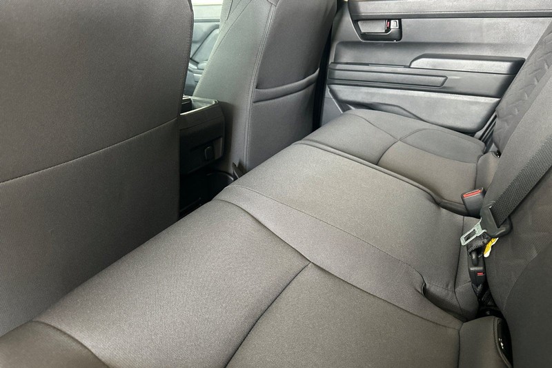 Toyota Tacoma 4WD Vehicle Full-screen Gallery Image 12