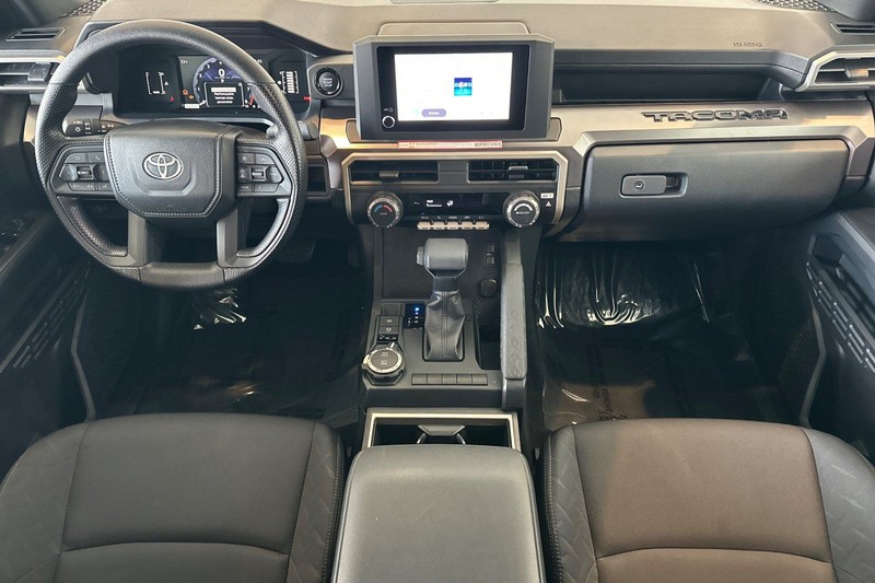 Toyota Tacoma 4WD Vehicle Full-screen Gallery Image 13