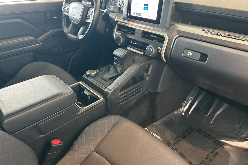 Toyota Tacoma 4WD Vehicle Full-screen Gallery Image 15