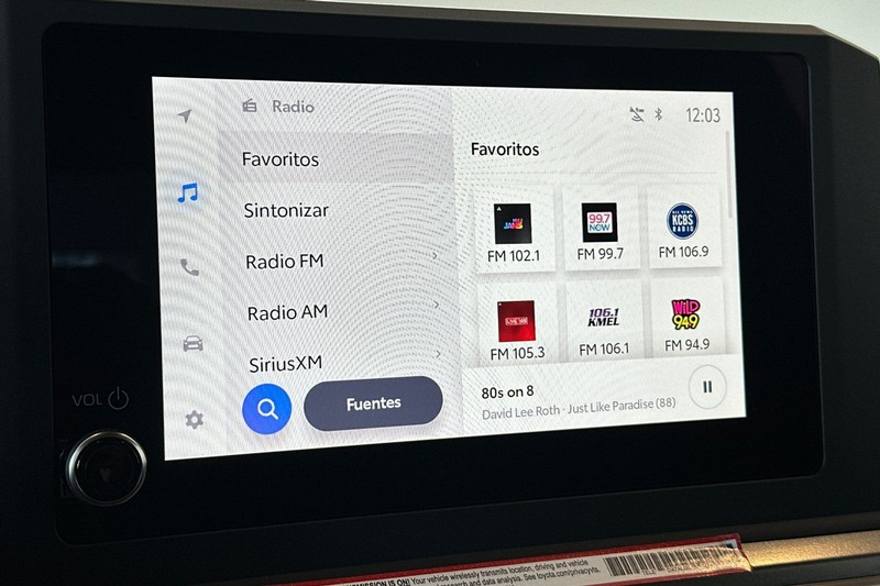 Toyota Tacoma 4WD Vehicle Full-screen Gallery Image 17