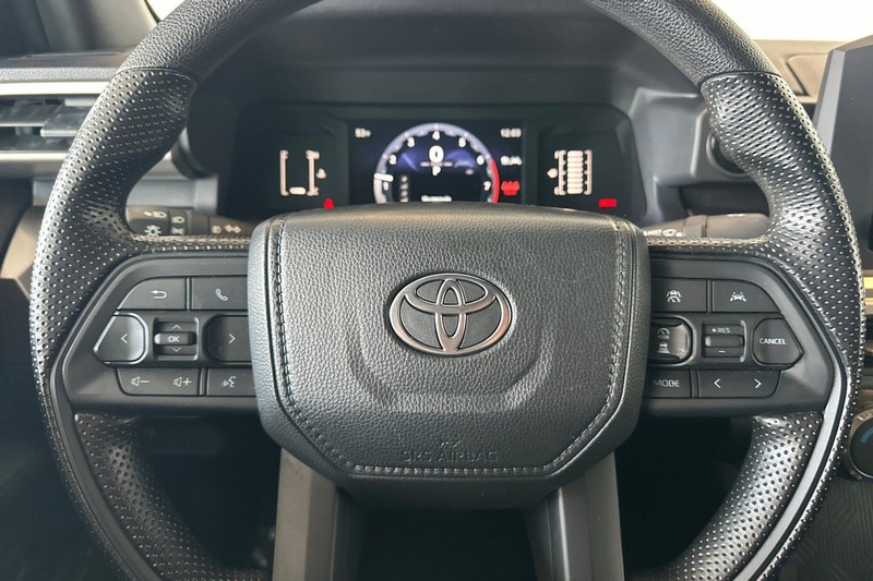 Toyota Tacoma 4WD Vehicle Full-screen Gallery Image 23