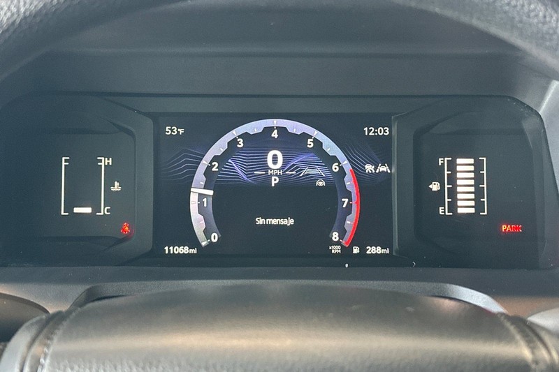 Toyota Tacoma 4WD Vehicle Full-screen Gallery Image 24