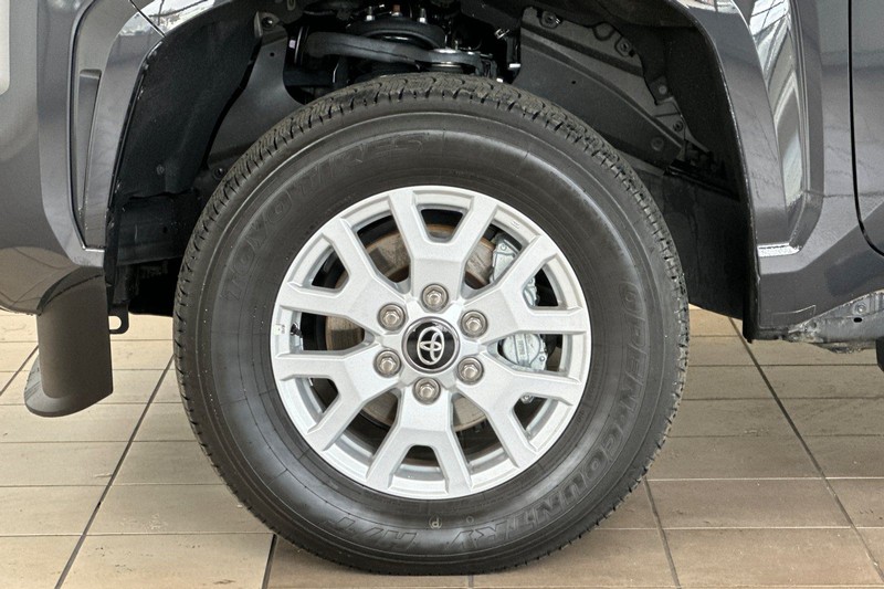 Toyota Tacoma 4WD Vehicle Full-screen Gallery Image 26