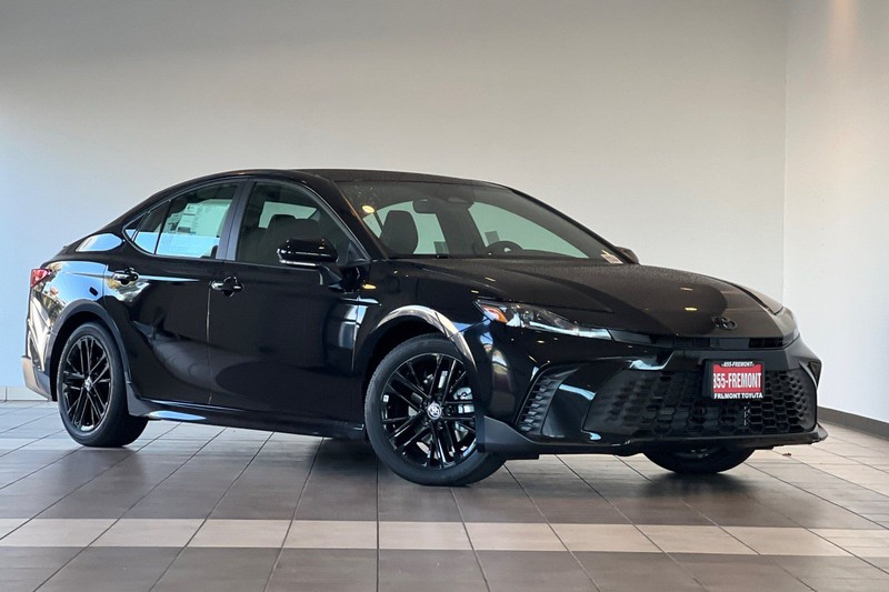 Toyota Camry Vehicle Full-screen Gallery Image 02