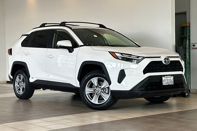 Toyota RAV4 Vehicle Full-screen Gallery Image 02