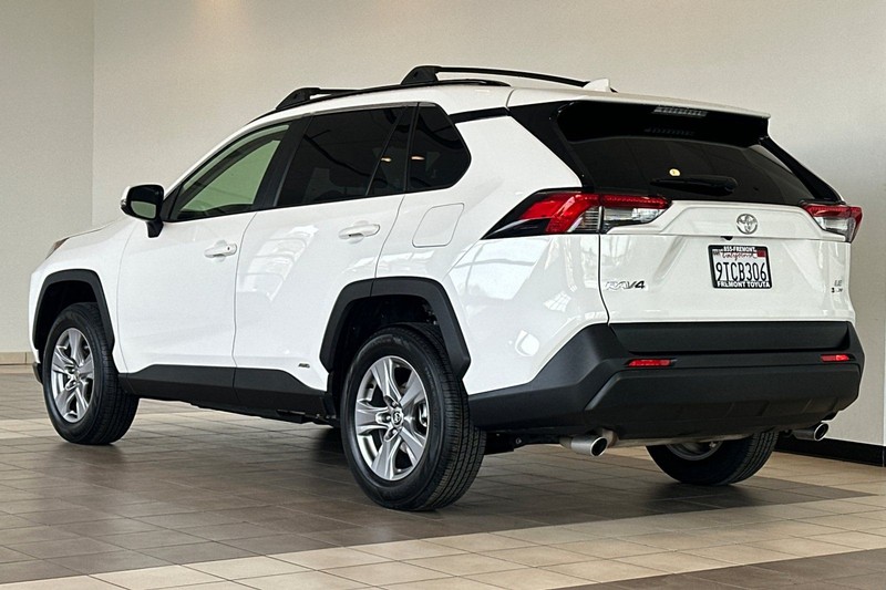 Toyota RAV4 Vehicle Full-screen Gallery Image 06