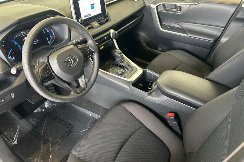 Toyota RAV4 Vehicle Full-screen Gallery Image 10