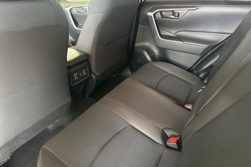 Toyota RAV4 Vehicle Full-screen Gallery Image 12