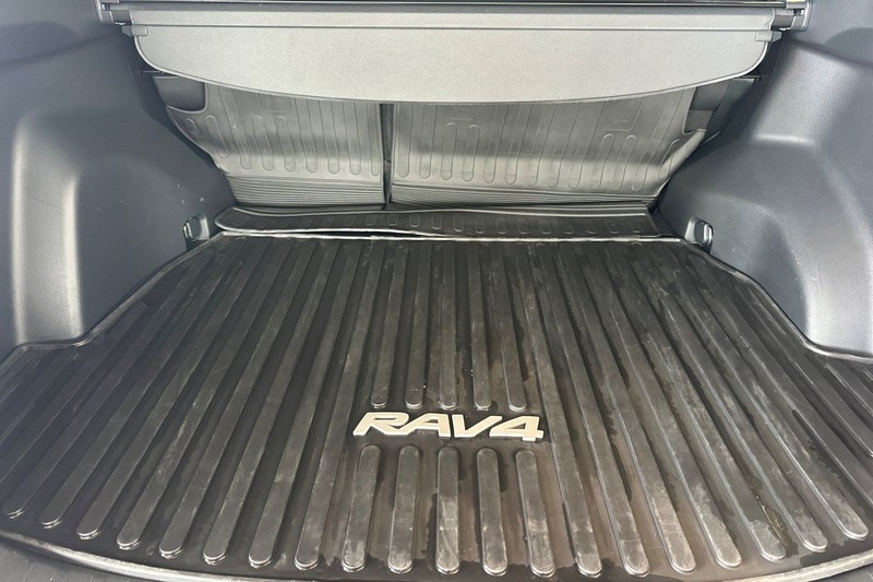 Toyota RAV4 Vehicle Full-screen Gallery Image 15